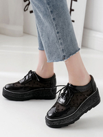 Schwarze Oxfords Frauen runde Zehen Polka Dot Schnürung Flatform Freizeitschuhe