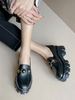 Schwarze PU-Lederhalbschuhe mit runden Zehen Metalldetails Freizeitschuhe Damenschuhe
