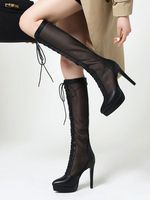 Schwarze Sommerstiefel mit spitzen Zehen und knielangen Sommerstiefeln