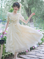 Süßes Lolita-Kleid aus Polyester mit kurzen Ärmeln und Rüschen. Süßes Lolita-Kleid