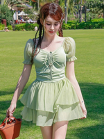 Süßes Lolita-Outfit weißer Jumpsuit mit Schleifen und Rüschen kurze Ärmel