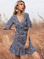 Sommerkleid Dark Navy V-Ausschnitt mit halben Ärmeln Plissee Blumendruck Polyester Midi Beach Dress