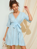Sommerkleid Hellhimmelblau V-Ausschnitt Kurzarm Schnürung Polyester Strandkleid Midikleid