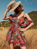 Sommerkleid V-Ausschnitt Blumendruck Kordelzug Asymmetrisches Burgunderrotes Kurzes Strandkleid