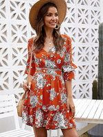 Sommerkleid V-Ausschnitt Druckmuster Plissee geschichtet Oragnge Rot Knielanges Strandkleid