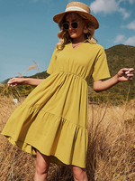Sommerkleid V-Ausschnitt Kurzarm Bedruckt Plissee Cabrio Gelb Knielanges Strandkleid