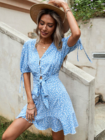 Sommerkleid V-Ausschnitt mit halben Ärmeln bedruckt ausgeschnitten Cabrio hell himmelblau knielanges Strandkleid
