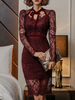 Spitzenkleider Burgunderrot Kleid Mit Spitze mit schichtigem Design Langarm und Schnüren Kleider V-Ausschnitt für Frühling knielang Polyester
