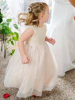 Tüll Blumenmädchenkleider Champagner Jewel Neck Ärmellos Knielang Prinzessin Silhouette Party Kleid Kinder Schärpe Festzug Kleider