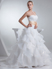 Trägerloser Ausschnitt Hochzeitskleid a-Linie Satin Sicke Schärpe plissierten Rüschen Organza Kapelle Zug Brautkleid