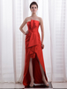 Trägerloses Abendkleid in Rot