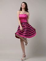 Trägerloses Cocktail-Kleid A-Linie Satin Prom Dress gestreiften heißen rosa kurzes Partykleid