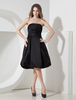 Trägerloses Cocktailkleid aus Satin in Schwarz