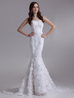 Trägerloses Mermaid-Brautkleid mit Perlen-Applikation und Curt-Schleppe in Weiß