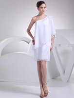 Weiße Brautjungfer Kleid One-Shoulder Applique Friesen Blume Scheide knielang Hochzeit Party-Kleid