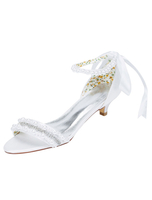 Weiße Hochzeit Schuhe Kitten Heel Sandalen Perlen Strass Ankle Strap Brautschuhe mit Schleife