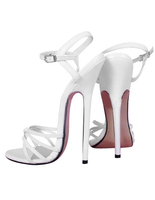 Weiße Sandaletten aus mit Schnallen und Riemchen