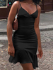 Weißes Slip-Kleid mit Volantsaum und Rüschen