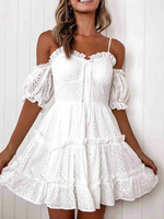 Weißes Sommerkleid Frauenriemen Hals Kurzarm Rüschen Strandkleid