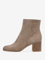 Wildleder-Stiefeletten mit runder Zehenpartie und klobigem Absatz