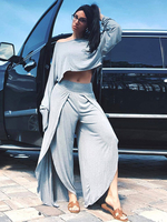 Zweiteiler Graues Langarm-Crop-Top mit hohem Schlitz und weitem Bein. Übergroßes Damen-Outfit