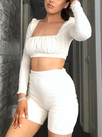 Zweiteilige Sets Aprikosen-Polyester-Baumwolle mit quadratischem Hals; Plissee-Oberteil und Hosen-Frauen-Outfit