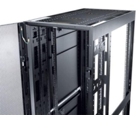 APC NetShelter SX Gehäuse mit schwarzen Seitenteilen,  42 HE,  600 mm x 1200 mm (B x T),  -908kg Shock Packaging