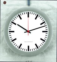 PEWETA Wanduhren Funkuhr "Bahnhof" silber 30 cm Silber